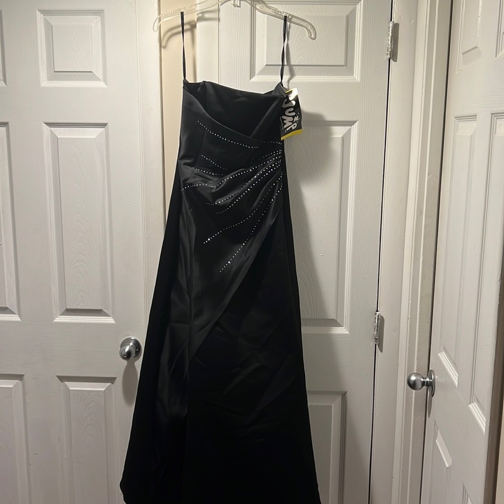 NWT black strapless formal long dress in excellent condition no rips, tears